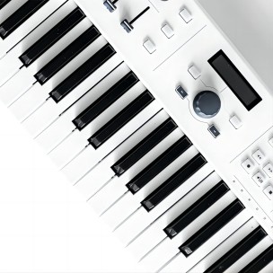 M系列配图 1- 白色琴 - 应用图(1).jpg